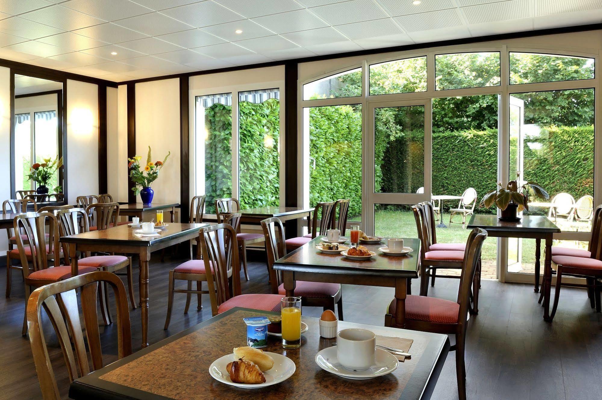 Logis Hotel Restaurant Du Labrador Saint-Benoit-sur-Loire Luaran gambar